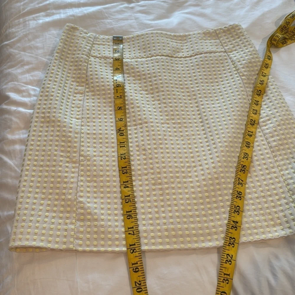 Loft NWOT 🔥sale last chance 🔥cream colored skirt with yellow polkadots